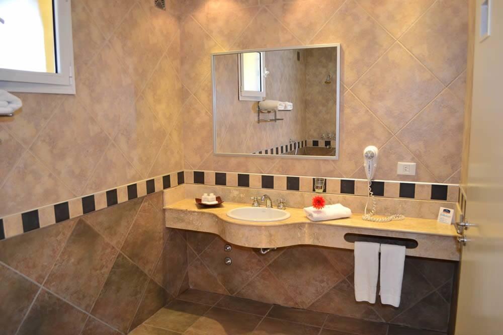 Howard Johnson Inn Росаріо-де-ла-Фронтера Екстер'єр фото