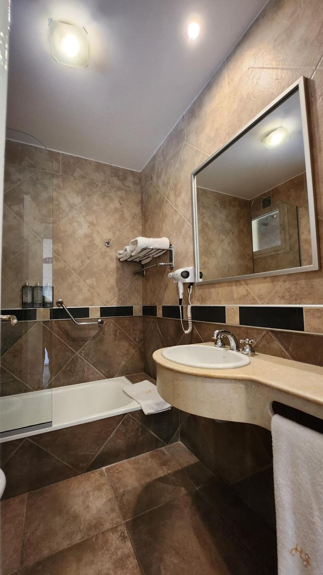 Howard Johnson Inn Росаріо-де-ла-Фронтера Екстер'єр фото