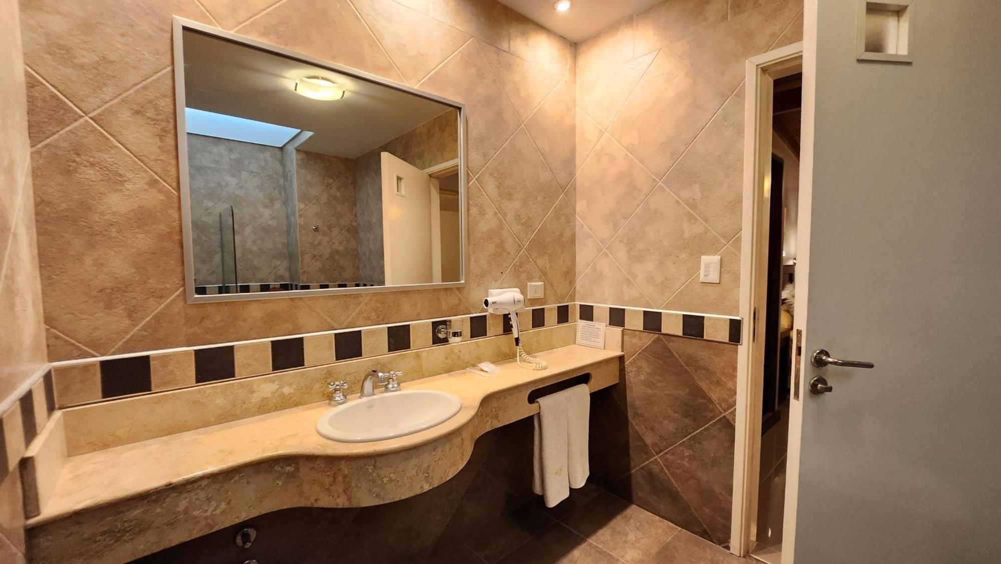 Howard Johnson Inn Росаріо-де-ла-Фронтера Екстер'єр фото