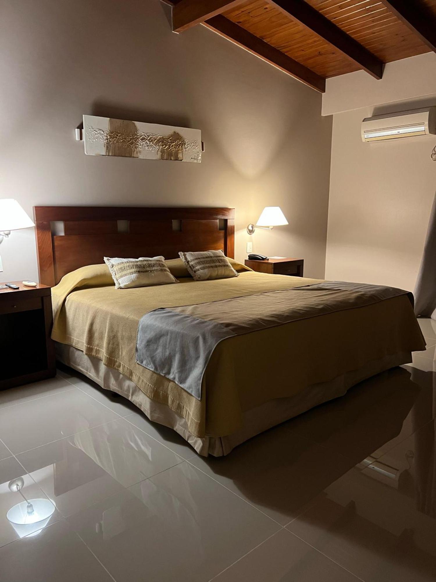 Howard Johnson Inn Росаріо-де-ла-Фронтера Екстер'єр фото